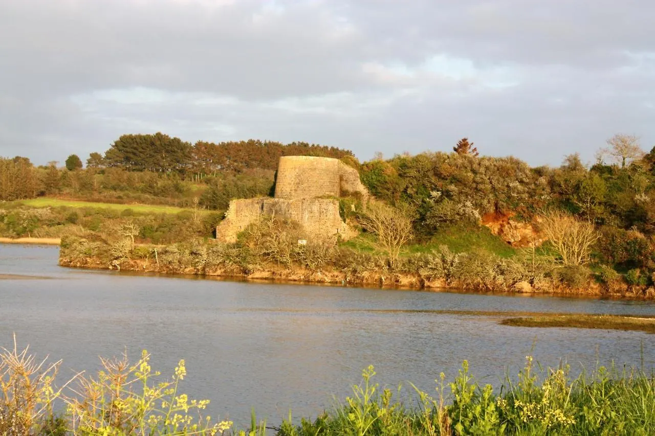 House With 3 Bedrooms In Crozon With Furnished Garden 800 M From The Beach